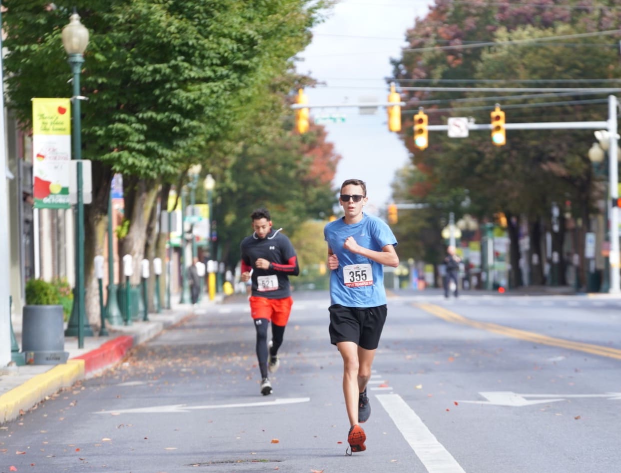 Runner in the Apple Trample 5K