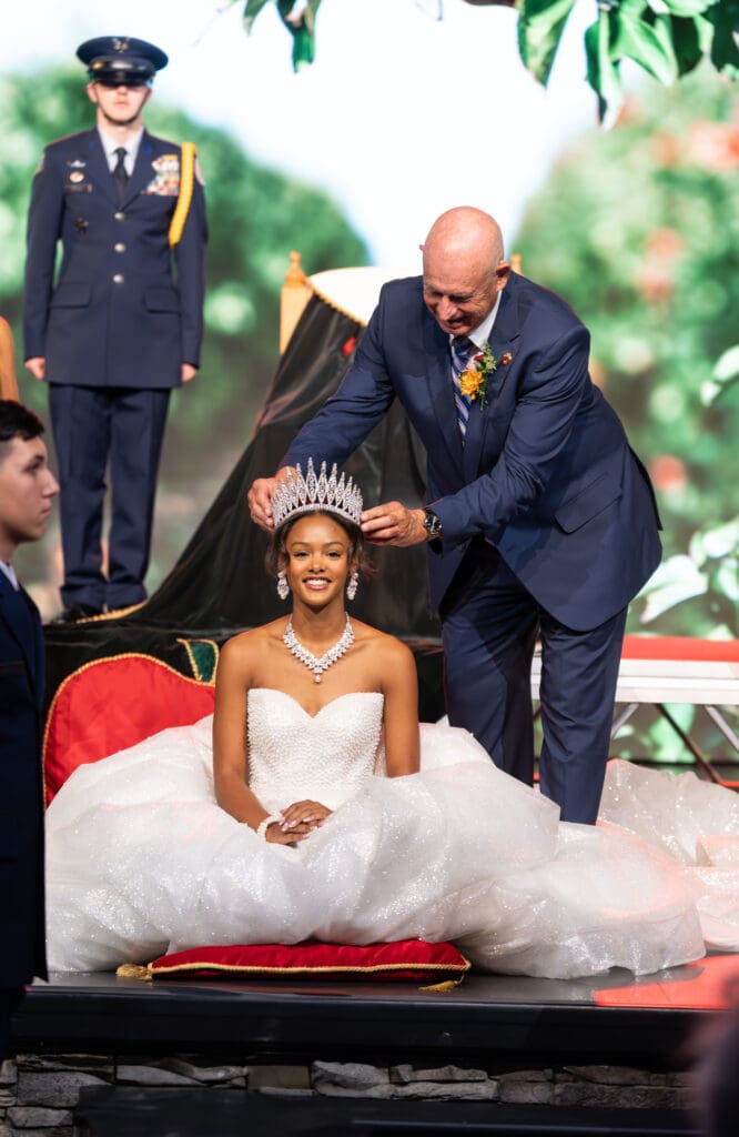 The crowning of Queen Pomona